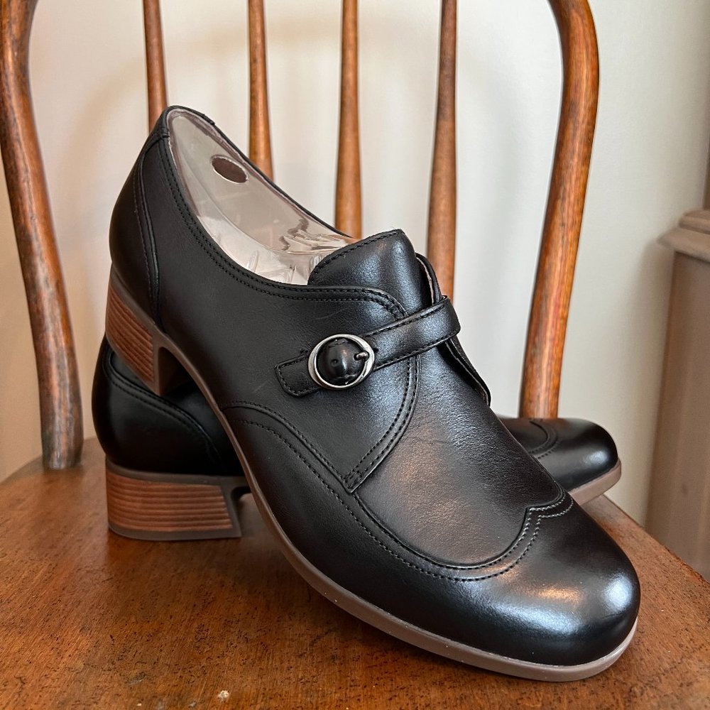 NEVER WORN Women’s Dansko Livie Wingtip Burnished Nappa Clogs, Black, Size 41